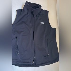 North Face Women’s black fabric vest SZ L